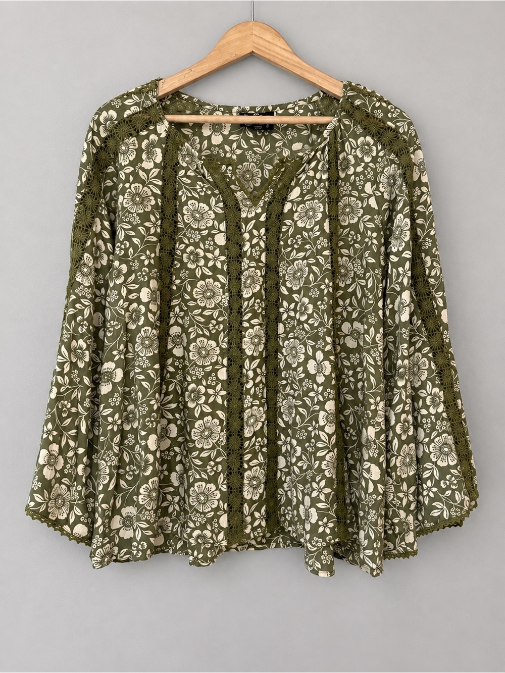 Angie Women’s Medium Olive Green Floral Crochet Lace Boho Blouse Top Rayon
